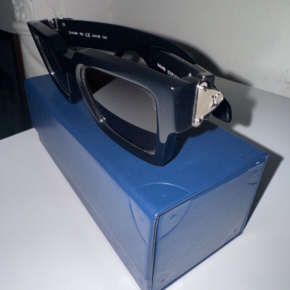 Louis Vuitton 2020 Square Sunglasses - Picture 2 of 5